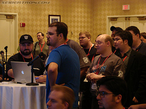 BotCon 2007: Battle of the Boards: Seibertron.com versus TFW2005.com - Transformers Event: DSC06444