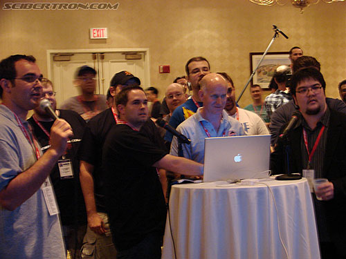 BotCon 2007: Battle of the Boards: Seibertron.com versus TFW2005.com - Transformers Event: DSC06453