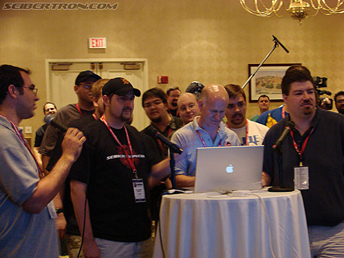 BotCon 2007: Battle of the Boards: Seibertron.com versus TFW2005.com - Transformers Event: DSC06454