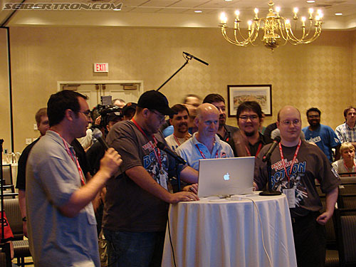 BotCon 2007: Battle of the Boards: Seibertron.com versus TFW2005.com - Transformers Event: DSC06457