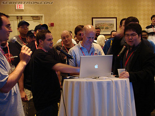 BotCon 2007: Battle of the Boards: Seibertron.com versus TFW2005.com - Transformers Event: DSC06462
