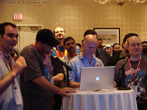 BotCon 2007: Battle of the Boards: Seibertron.com versus TFW2005.com - Transformers Event: DSC06464