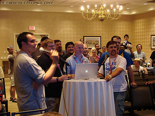 BotCon 2007: Battle of the Boards: Seibertron.com versus TFW2005.com - Transformers Event: DSC06466
