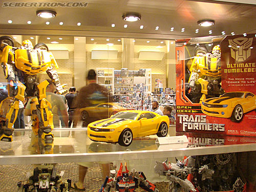 BotCon 2007: Hasbro's Display Area - Transformers Event: DSC06570