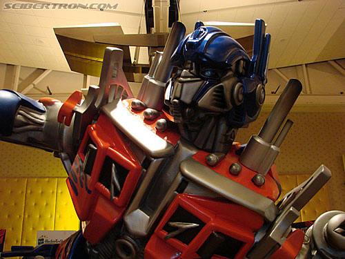 BotCon 2007: Movie Optimus Prime Statue - Transformers Event: DSC06646