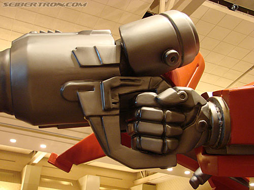 BotCon 2007: Movie Optimus Prime Statue - Transformers Event: DSC06648