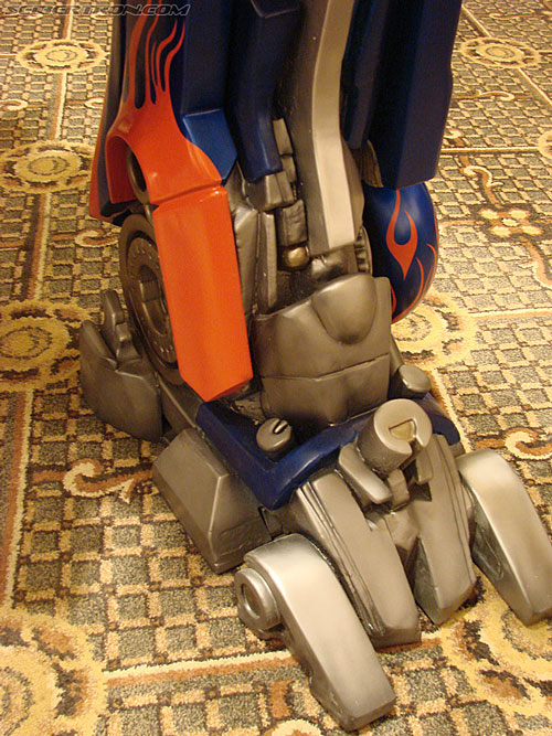 BotCon 2007: Movie Optimus Prime Statue - Transformers Event: DSC06649