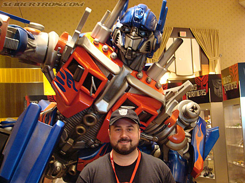 BotCon 2007: Movie Optimus Prime Statue - Transformers Event: DSC06656