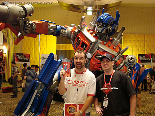 BotCon 2007: Movie Optimus Prime Statue - Transformers Event: DSC06657