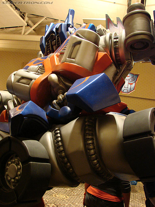 BotCon 2007 - Movie Optimus Prime Statue