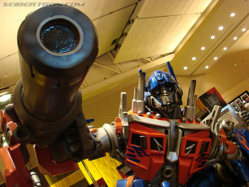 BotCon 2007: Movie Optimus Prime Statue - Transformers Event: DSC06849