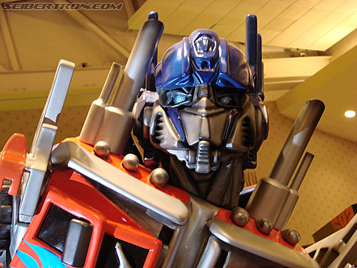 BotCon 2007: Movie Optimus Prime Statue - Transformers Event: DSC06850