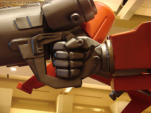 BotCon 2007: Movie Optimus Prime Statue - Transformers Event: DSC06861