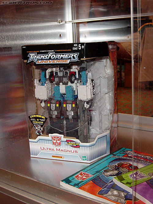 OTFCC 2003: Hasbro's Display - Transformers Event: Otfcc-2003-hasbro035