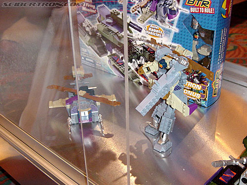 OTFCC 2003: Hasbro's Display - Transformers Event: Otfcc-2003-hasbro055