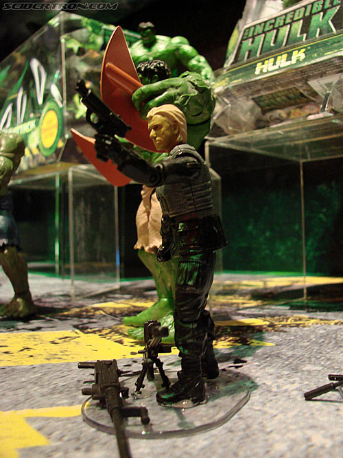 Toy Fair 2008: Hulk - Transformers Event: DSC04641