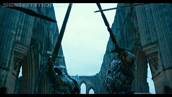 last-knight-trailer-170412-0086.jpg