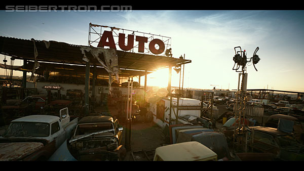 last-knight-trailer-170412-0333.jpg