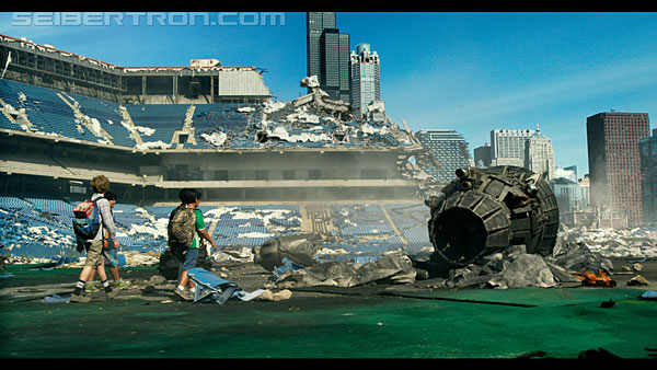 last-knight-trailer-170412-0433.jpg