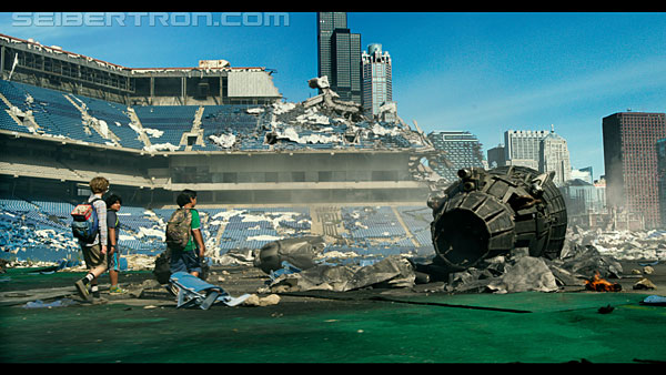 last-knight-trailer-170412-0437.jpg