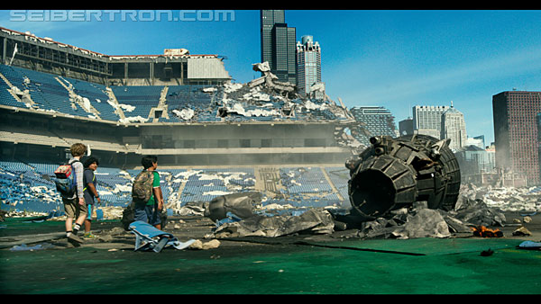 last-knight-trailer-170412-0438.jpg