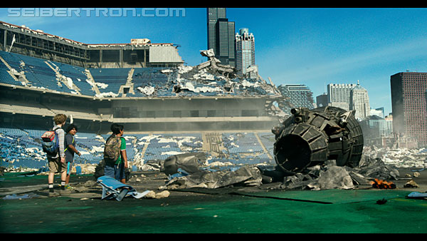 last-knight-trailer-170412-0439.jpg