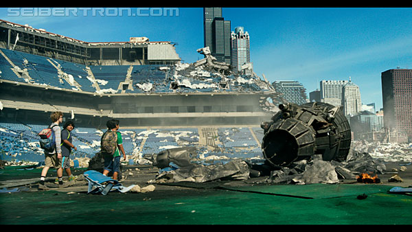 last-knight-trailer-170412-0441.jpg