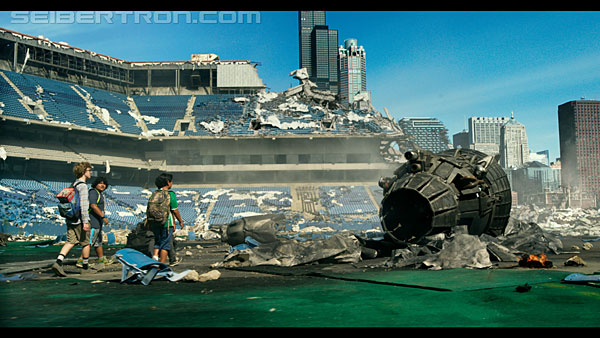last-knight-trailer-170412-0442.jpg