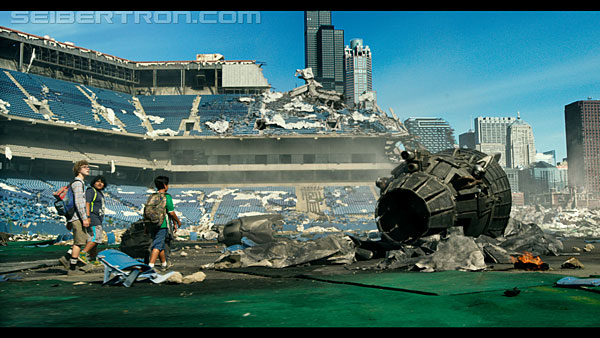 last-knight-trailer-170412-0444.jpg