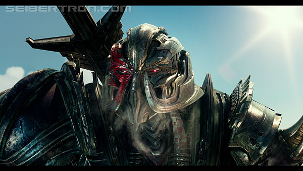 last-knight-trailer-170412-0500.jpg