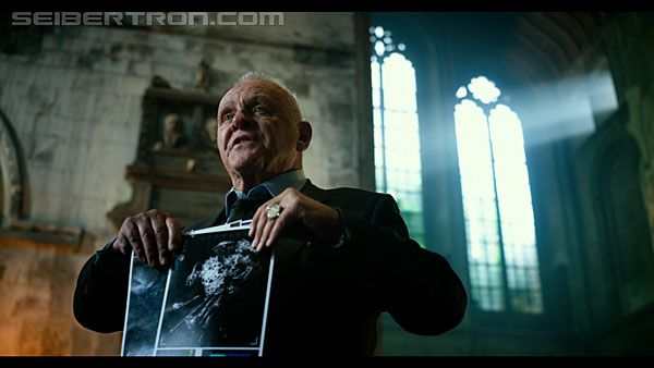 last-knight-trailer-170412-0647.jpg