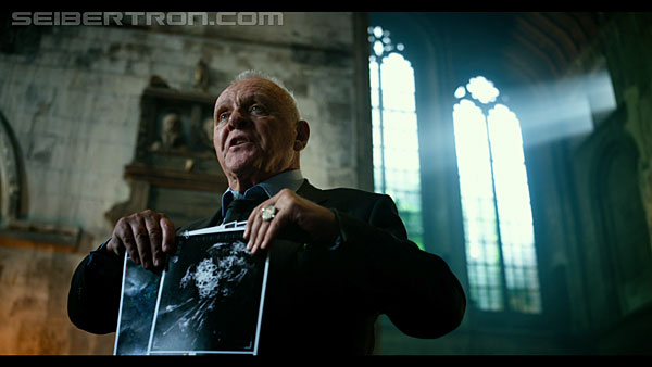 last-knight-trailer-170412-0651.jpg
