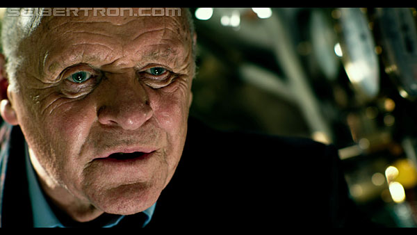last-knight-trailer-170412-0734.jpg