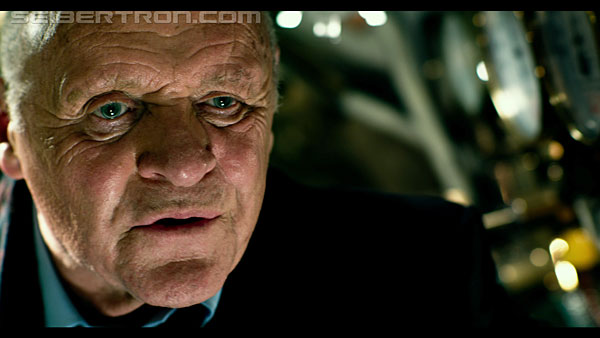 last-knight-trailer-170412-0735.jpg