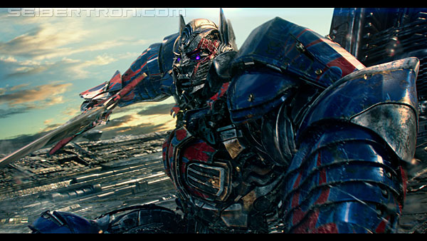 last-knight-trailer-170412-0821.jpg