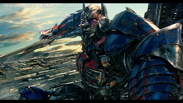 last-knight-trailer-170412-0823.jpg