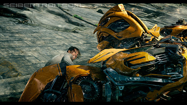last-knight-trailer-170412-0833.jpg