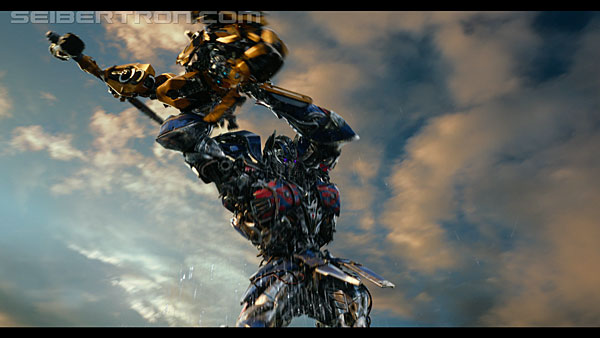 last-knight-trailer-170412-0880.jpg