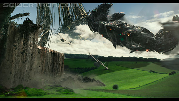 last-knight-trailer-170412-0967.jpg