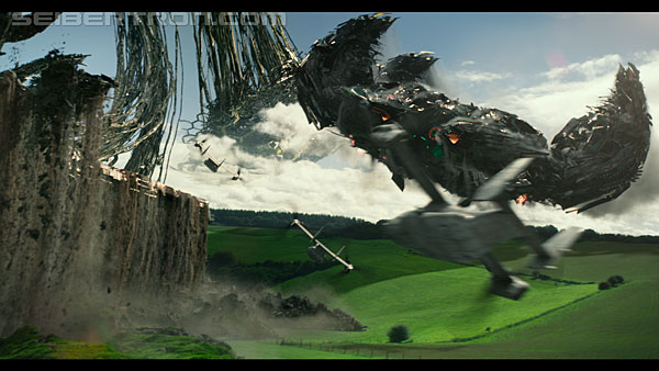 last-knight-trailer-170412-0970.jpg