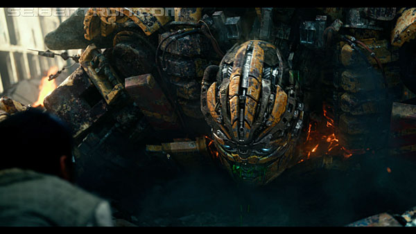 last-knight-trailer-170412-1010.jpg