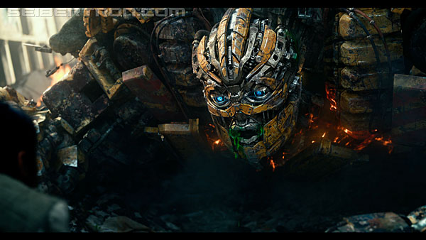 last-knight-trailer-170412-1017.jpg