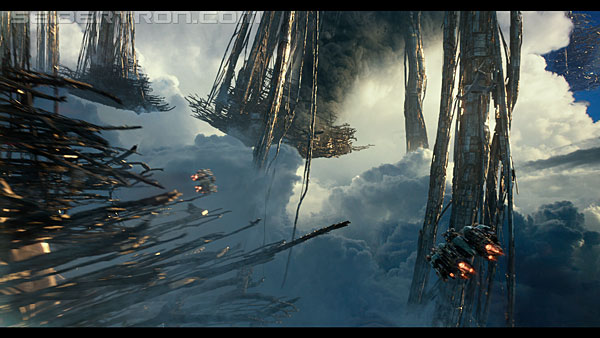 last-knight-trailer-170412-1039.jpg