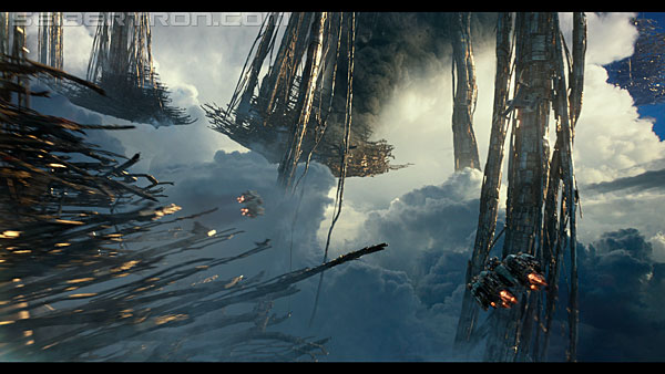last-knight-trailer-170412-1040.jpg