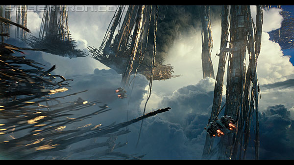 last-knight-trailer-170412-1041.jpg