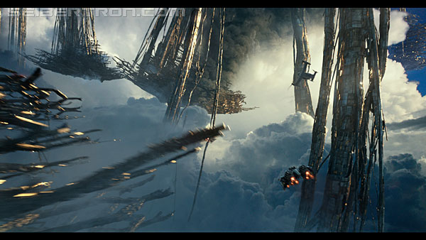 last-knight-trailer-170412-1044.jpg