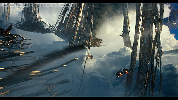 last-knight-trailer-170412-1045.jpg