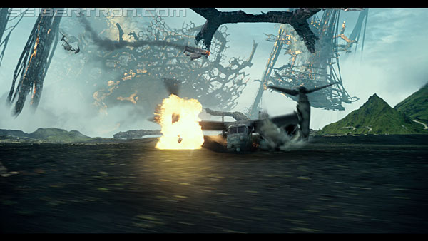 last-knight-trailer-170412-1048.jpg
