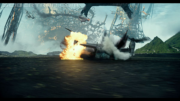 last-knight-trailer-170412-1049.jpg