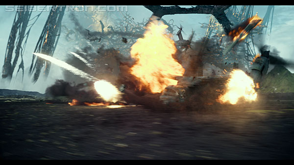 last-knight-trailer-170412-1054.jpg